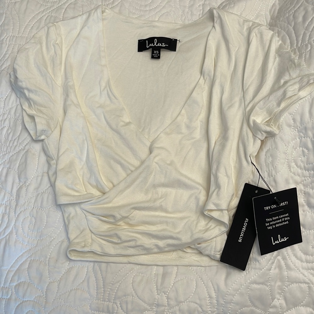 NWT Lulu’s white crop top. Size XS
